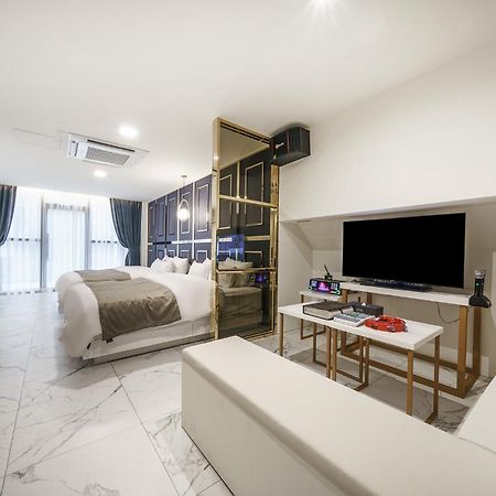 פייונגטק Hotel Maria מראה חיצוני תמונה