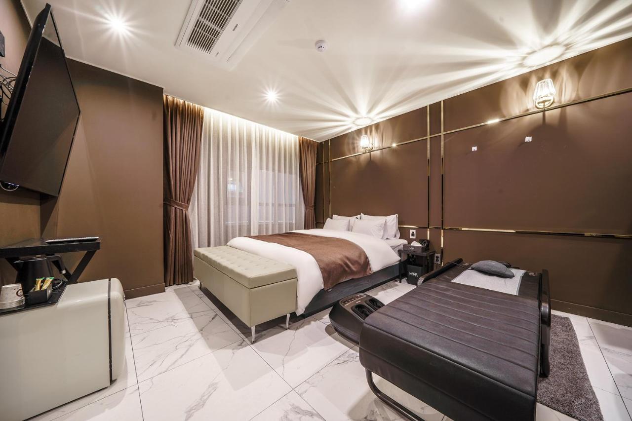 פייונגטק Hotel Maria מראה חיצוני תמונה