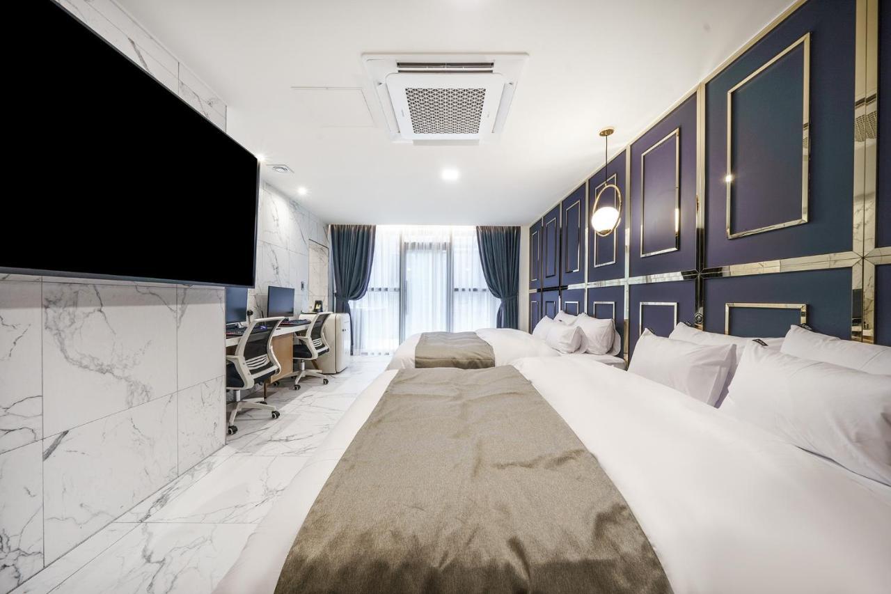 פייונגטק Hotel Maria מראה חיצוני תמונה