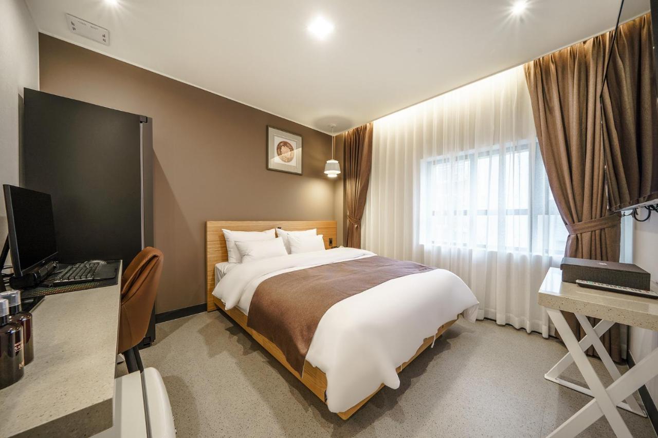 פייונגטק Hotel Maria מראה חיצוני תמונה