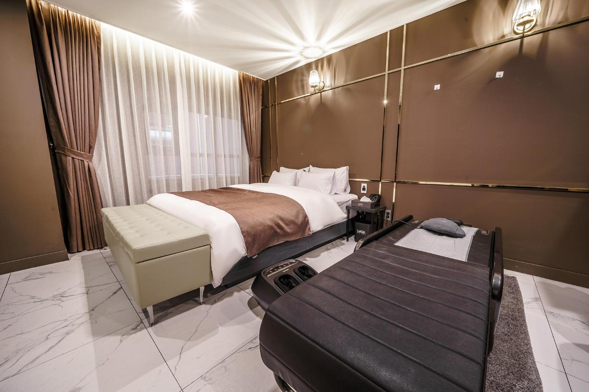 פייונגטק Hotel Maria מראה חיצוני תמונה