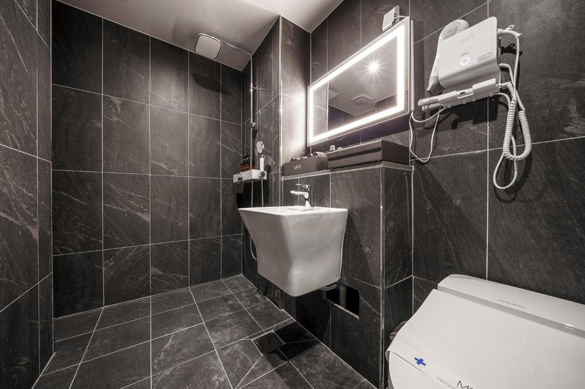 פייונגטק Hotel Maria מראה חיצוני תמונה