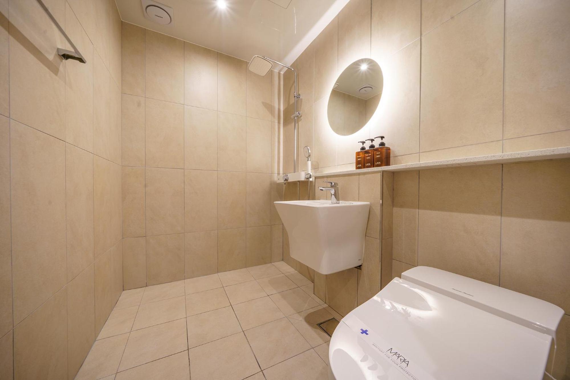 פייונגטק Hotel Maria מראה חיצוני תמונה