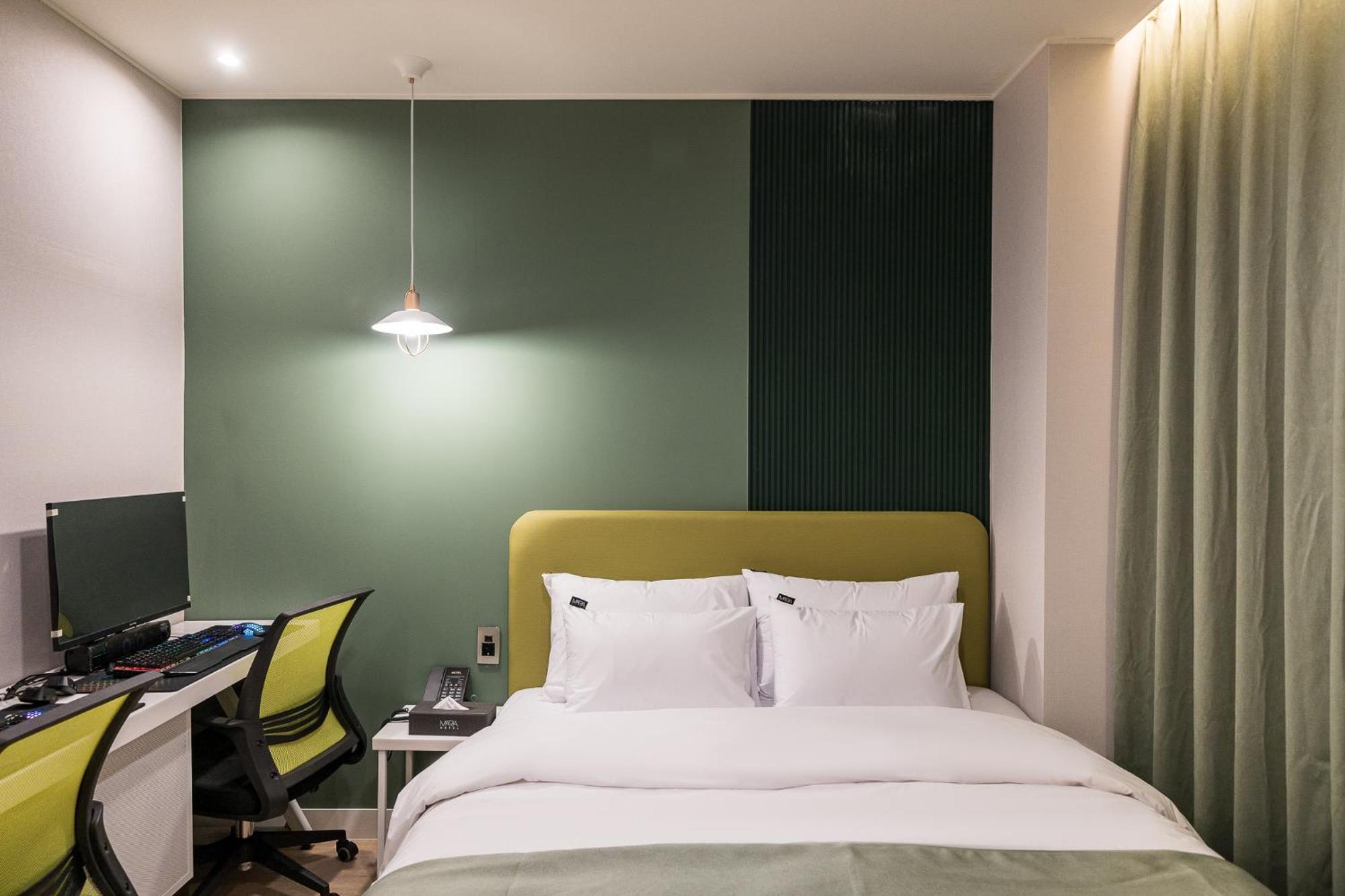 פייונגטק Hotel Maria מראה חיצוני תמונה