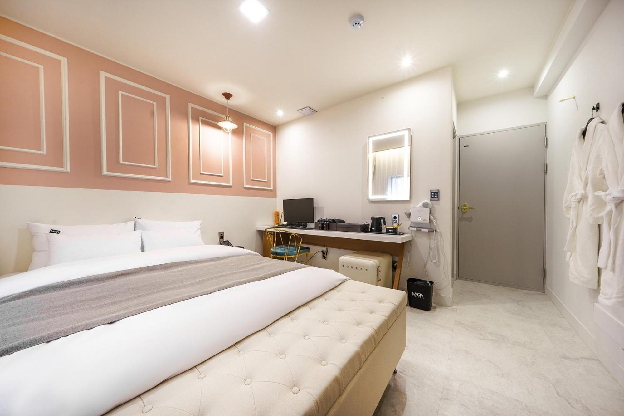 פייונגטק Hotel Maria מראה חיצוני תמונה