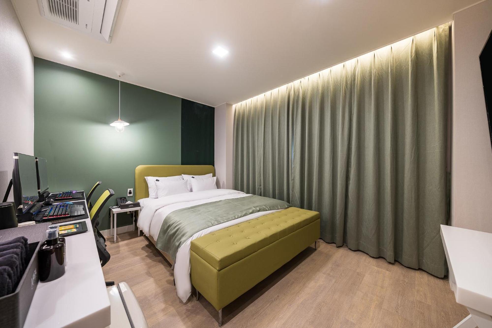 פייונגטק Hotel Maria מראה חיצוני תמונה