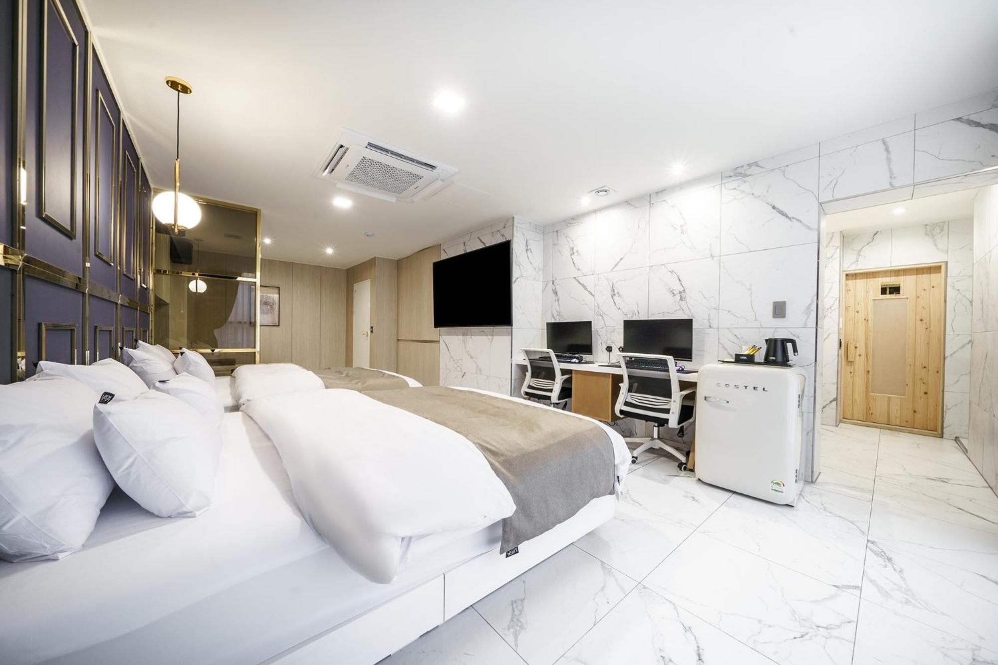 פייונגטק Hotel Maria מראה חיצוני תמונה